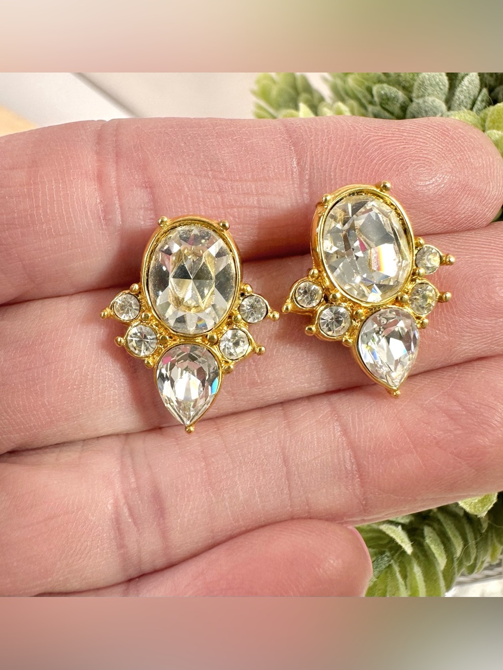 💛Vintage Monet Gold Tone Crystal Cluster Earrings